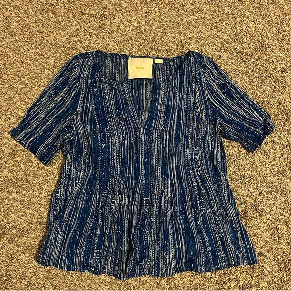 Maeve Anthropologie Short Sleeve Orchid Island Blue Split Neck Pleated Top Sz 2 - Picture 2 of 8
